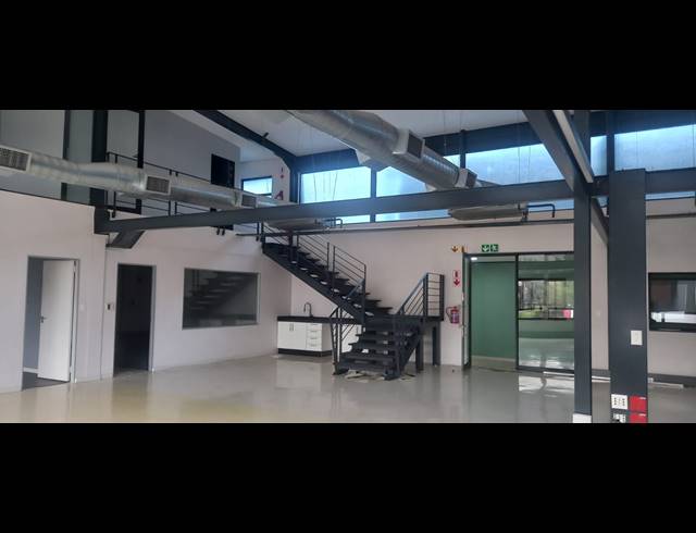 412M² OFFICE TO LET IN FERNDALE